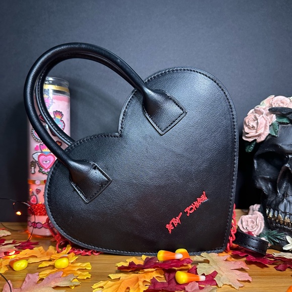 Betsey Johnson heart shaped bag❤️ - Picture 5 of 10